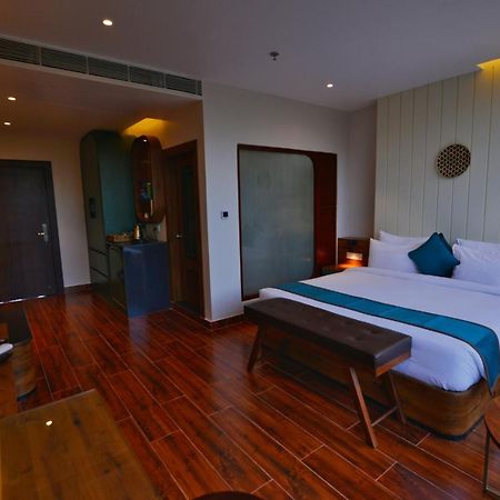 The Convoy Hotel Dibrugarh Buitenkant foto