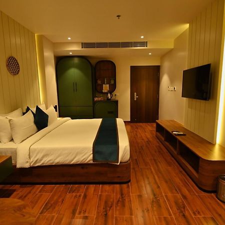 The Convoy Hotel Dibrugarh Buitenkant foto