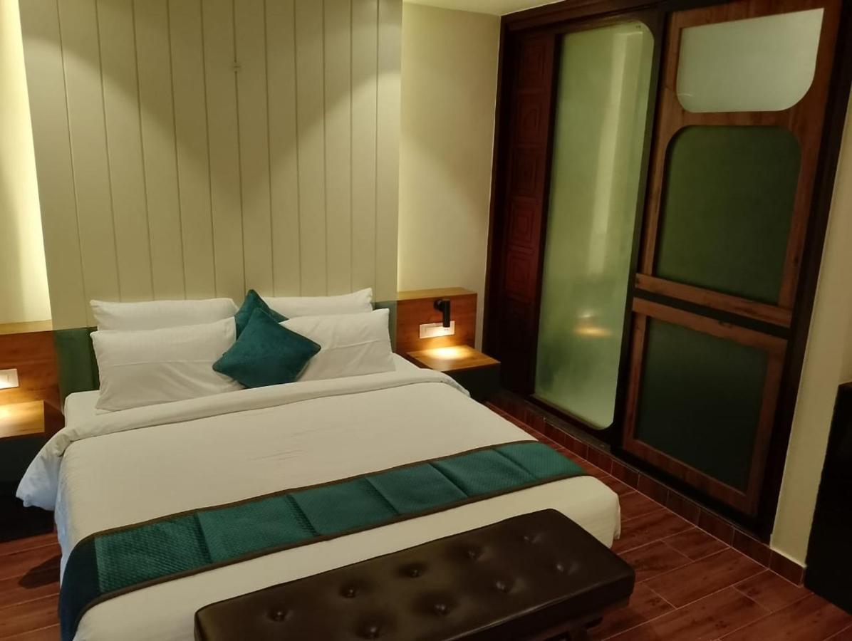 The Convoy Hotel Dibrugarh Buitenkant foto