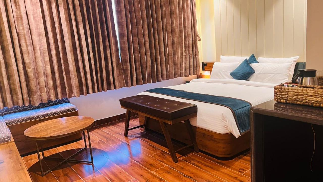 The Convoy Hotel Dibrugarh Buitenkant foto