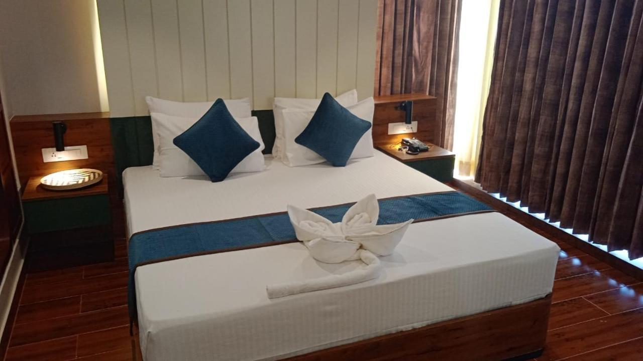 The Convoy Hotel Dibrugarh Buitenkant foto