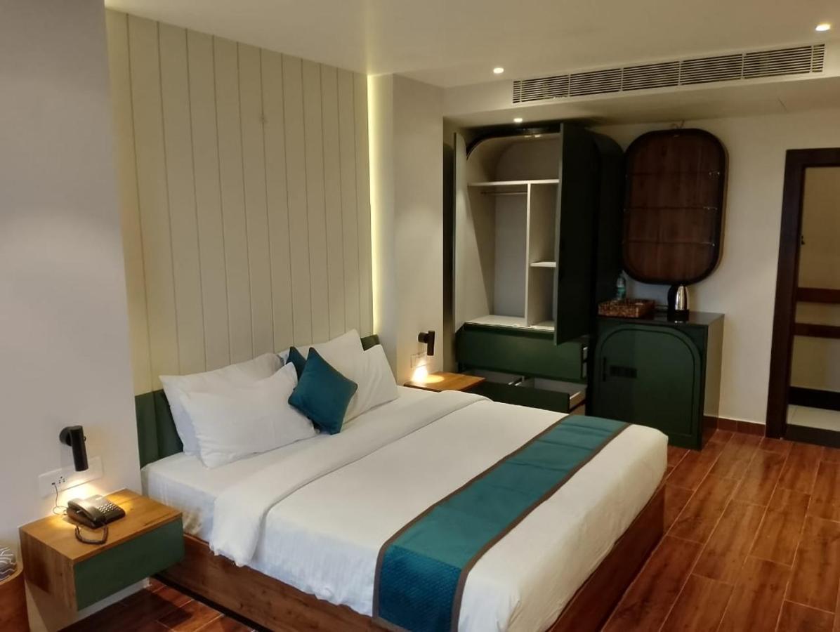 The Convoy Hotel Dibrugarh Buitenkant foto