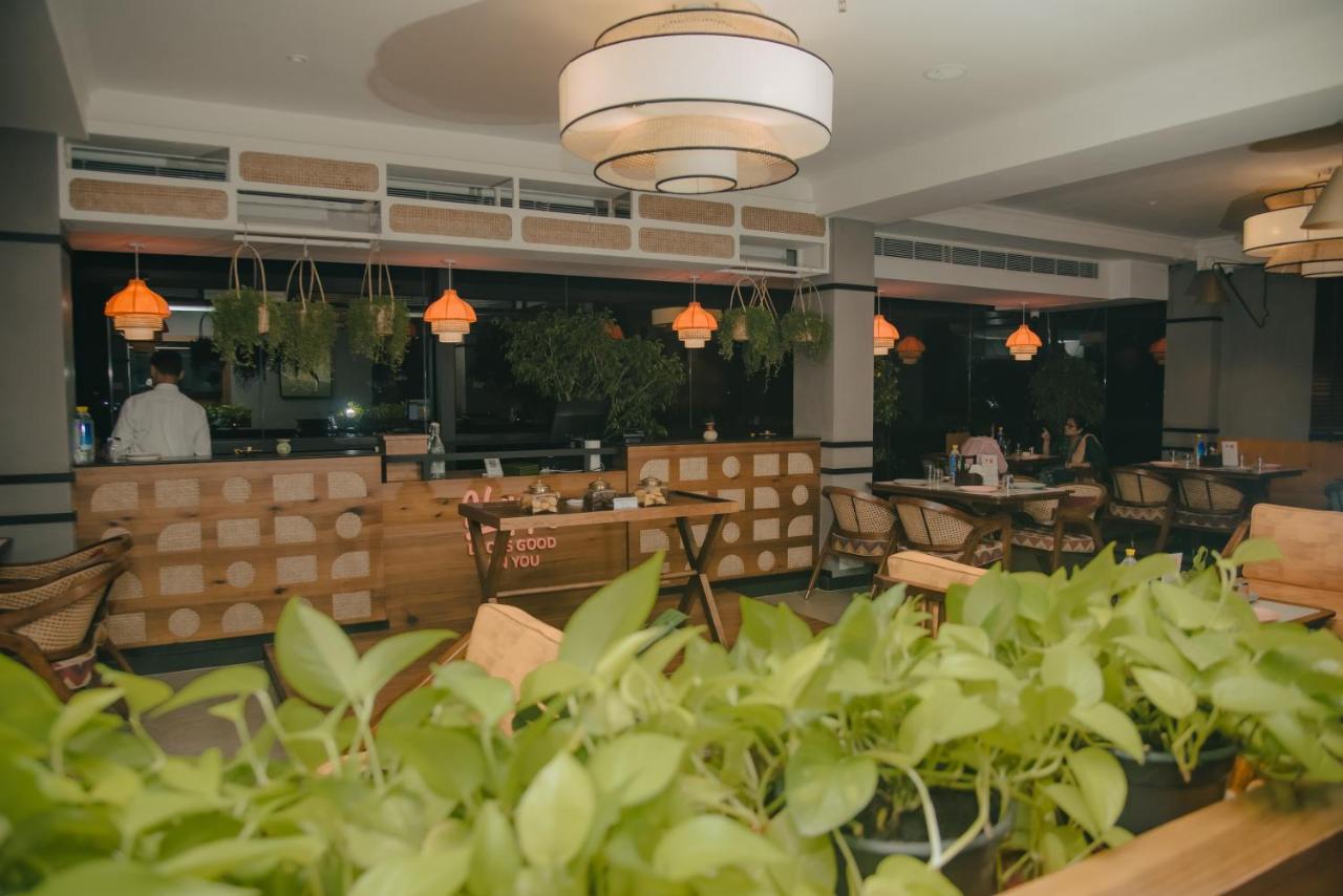 The Convoy Hotel Dibrugarh Buitenkant foto