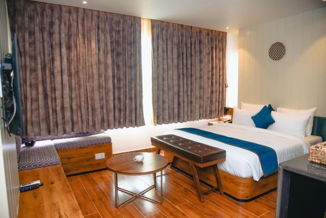 The Convoy Hotel Dibrugarh Buitenkant foto