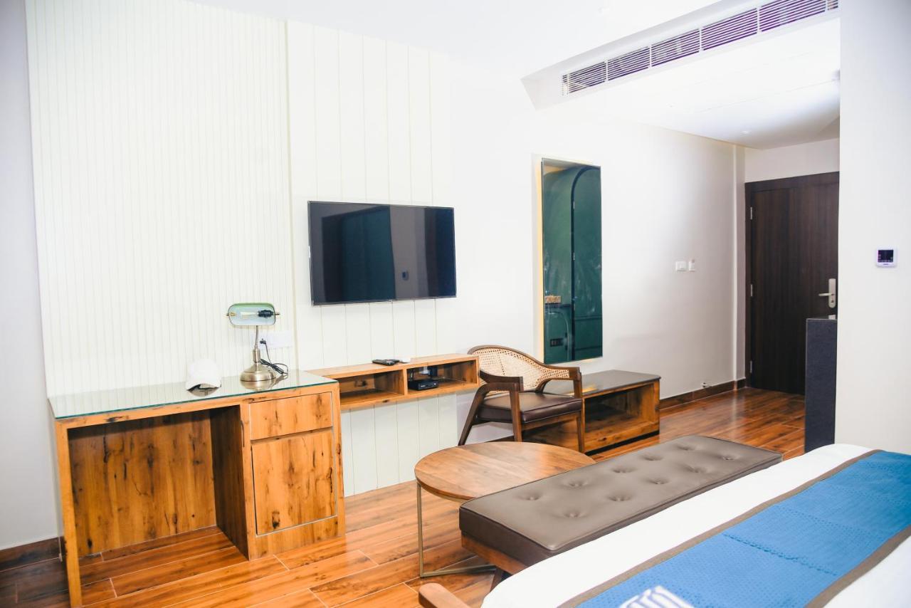 The Convoy Hotel Dibrugarh Buitenkant foto