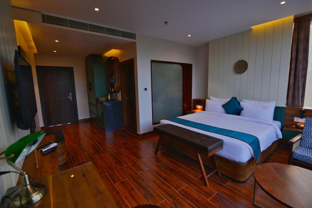 The Convoy Hotel Dibrugarh Buitenkant foto