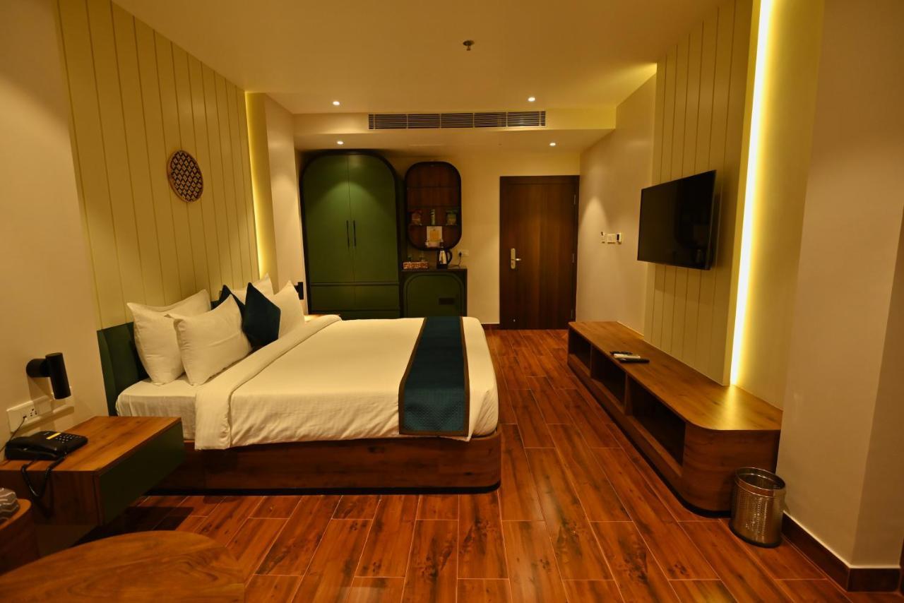 The Convoy Hotel Dibrugarh Buitenkant foto