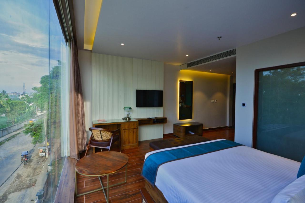 The Convoy Hotel Dibrugarh Buitenkant foto