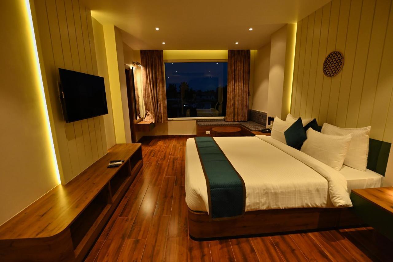 The Convoy Hotel Dibrugarh Buitenkant foto