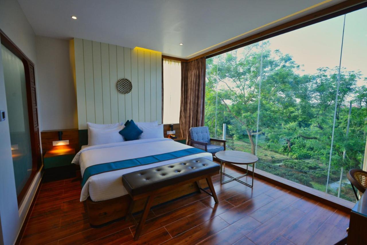 The Convoy Hotel Dibrugarh Buitenkant foto
