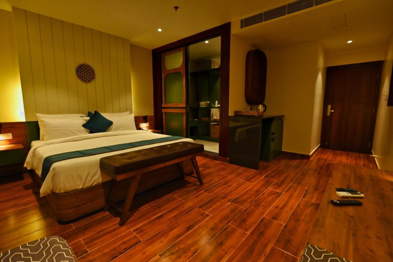 The Convoy Hotel Dibrugarh Buitenkant foto